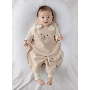 Bao Bamboo Beige Sleeping Vest for babies featuring a cute bear face, designed for optimal comfort and breathability during sleep.