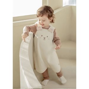 Bao Bamboo Beige Sleeping Vest for babies featuring a cute bear face, designed for optimal comfort and breathability during sleep.