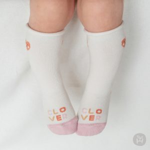 Adorable Shudy Rolling Baby Knee Socks featuring a playful clover pattern on a soft, stretchable fabric, perfect for toddlers on the move